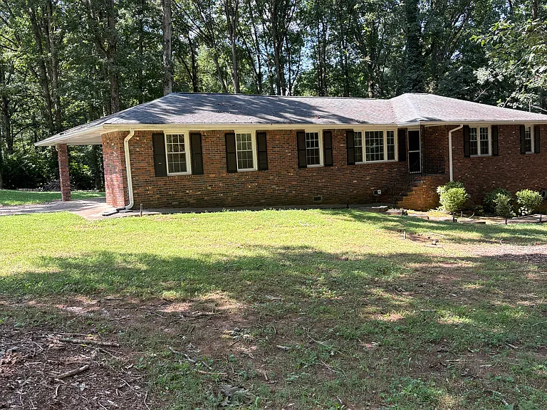 3218 Richwood Dr — Photo 1