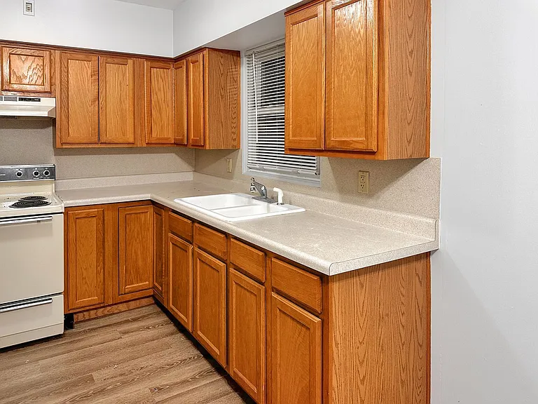 2725 S Burdick St — Photo 3