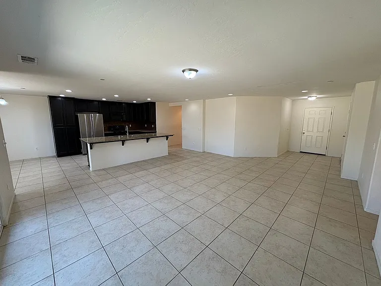 2132 E Sweet Ave — Photo 3