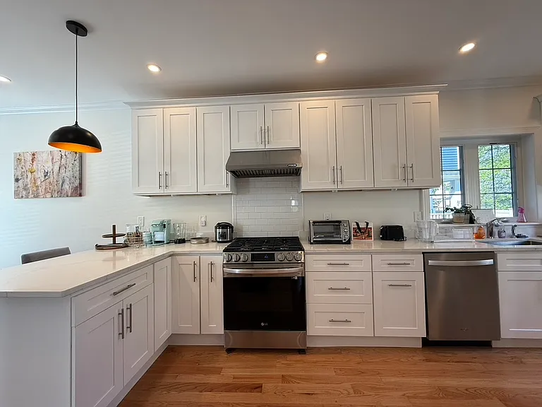 82 Sharon St — Photo 6