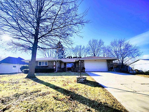 2nd image of 3542 Montlake Dr