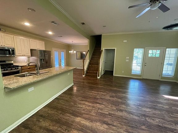 5th image of 2705 College Ave