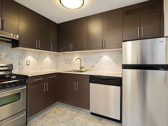 2nd image of 123 E 54th St APT 6G