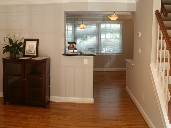 LR looking into kitchen
