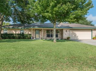 120 High Country Dr, Seguin, TX 78155