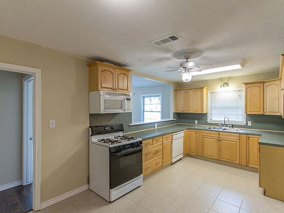 3rd image of 222 Burnett Dr