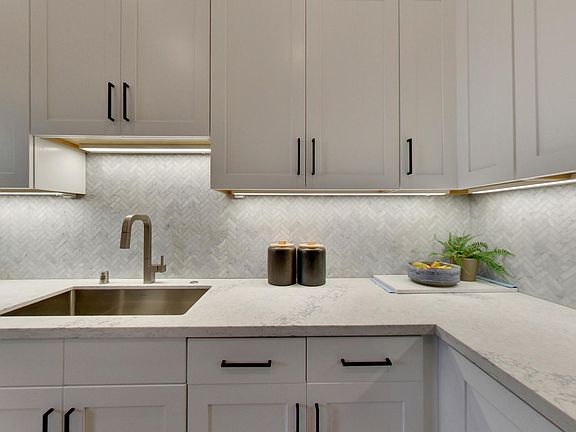 5th image of 635 Fulton St #7