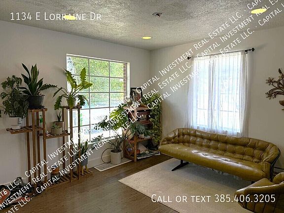 3rd image of 1134 E Lorraine Dr