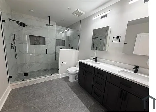 1806 D St NE #7 — Photo 8