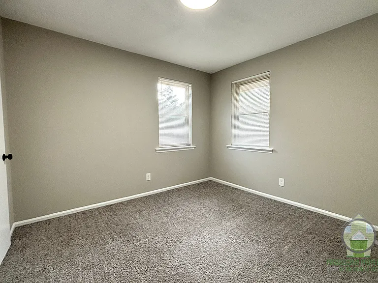 Maple Court Apartments — Photo 17