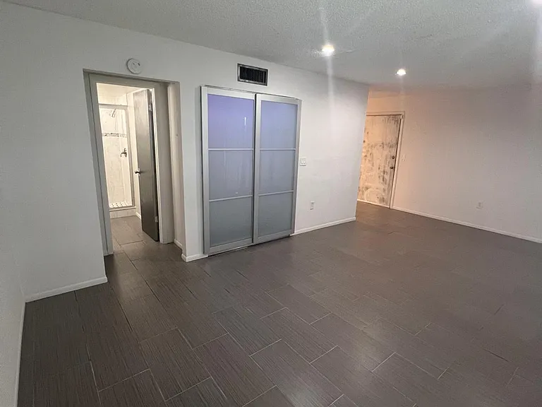 960 Lake Destiny Rd — Photo 4