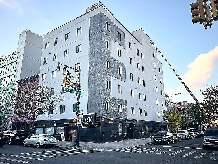 112 Emerson Pl #6BB — Photo 1