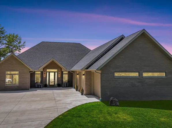 820 Den Hilltop, Fort Madison, IA 52627