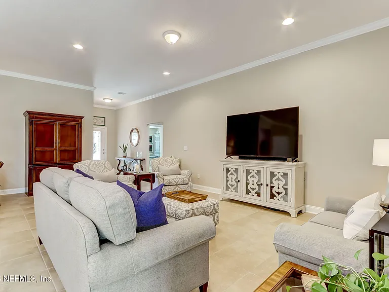 461 Shetland Dr — Photo 3