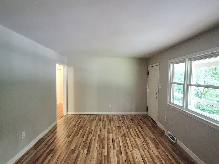 3041 Clintwood Rd — Photo 5