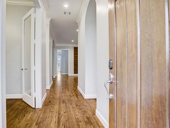 2nd image of 1115 Du Barry Ln