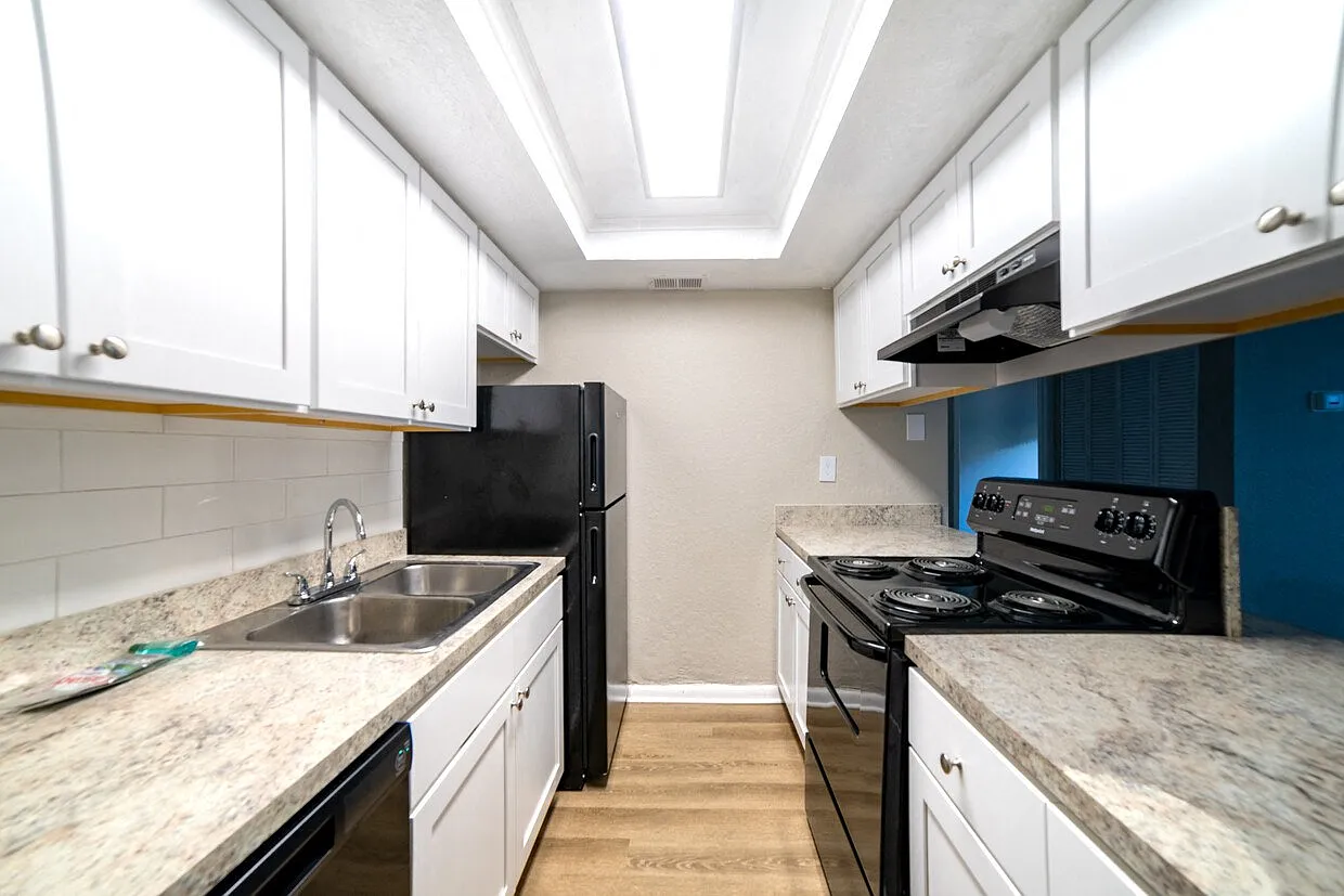 Lago Bello Apartment Homes — Photo 4