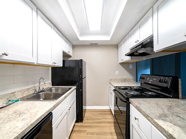 Lago Bello Apartment Homes — Photo 4