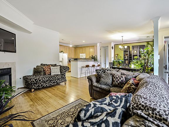 2nd image of 3057 Primrose Ln