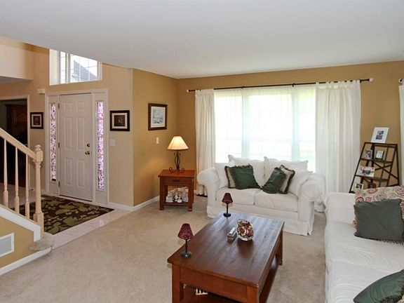 3rd image of 1545 Derby Ln