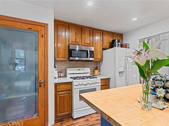 4th image of 27528 Ashwood Ln