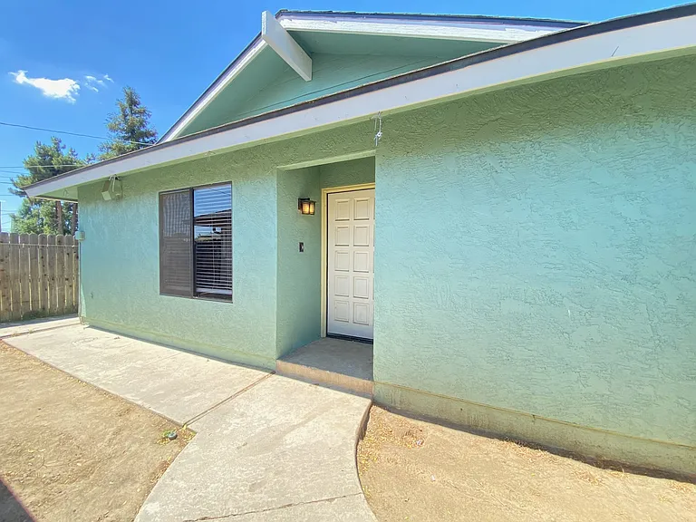 441 1/2 Sequoia Dr — Photo 6
