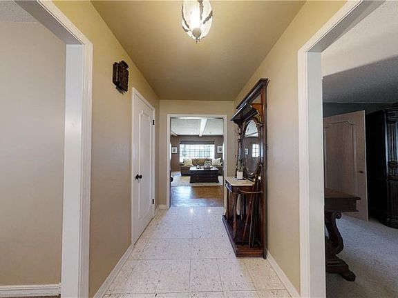 3rd image of 3001 Lansdowne Ln