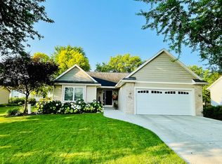 371 Cherokee Ln, Fort Atkinson, WI 53538