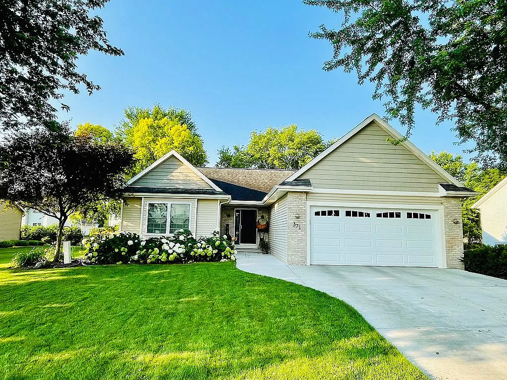 371 Cherokee Ln photo 1