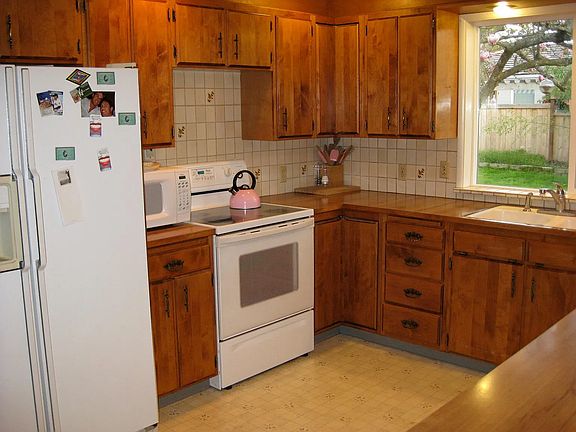 4th image of 1123 SW Shoremont Ave