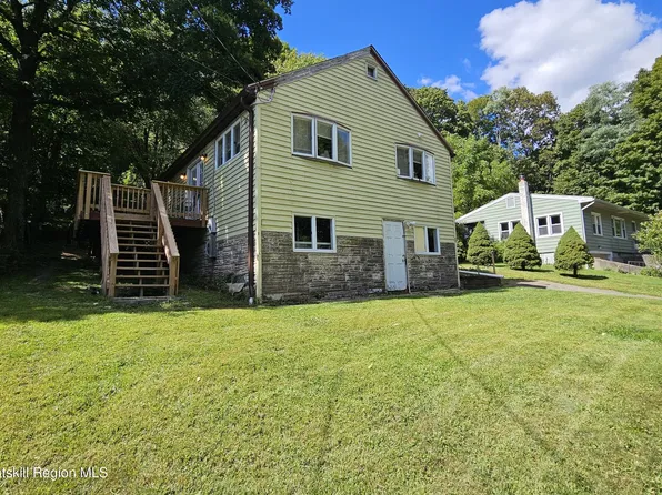 24 Highland Ave, Philmont, NY 12565
