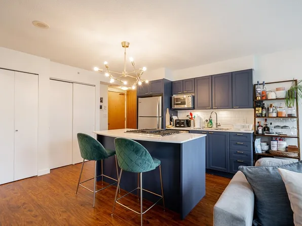 1723 Alberni St #1008, Vancouver, BC V6G 3G9