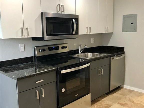5th image of 736 NE 13th Ct Unit 17