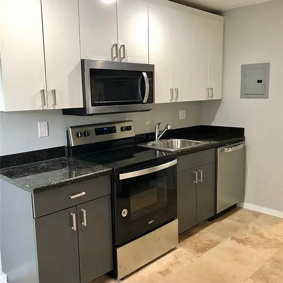 736 NE 13th Ct #17 — Photo 5