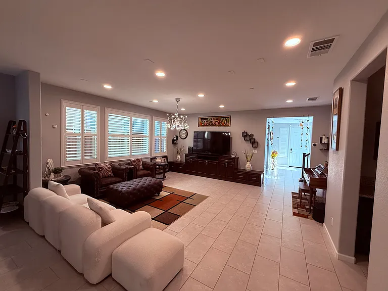 630 W Huntington Ave — Photo 24