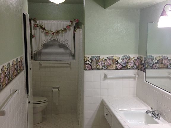 3rd image of 537 Belleview Dr