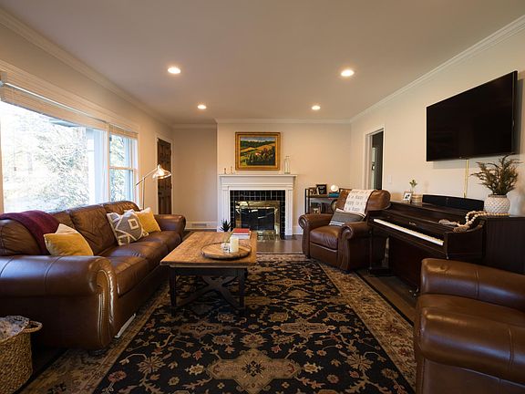 Another view of the living area.