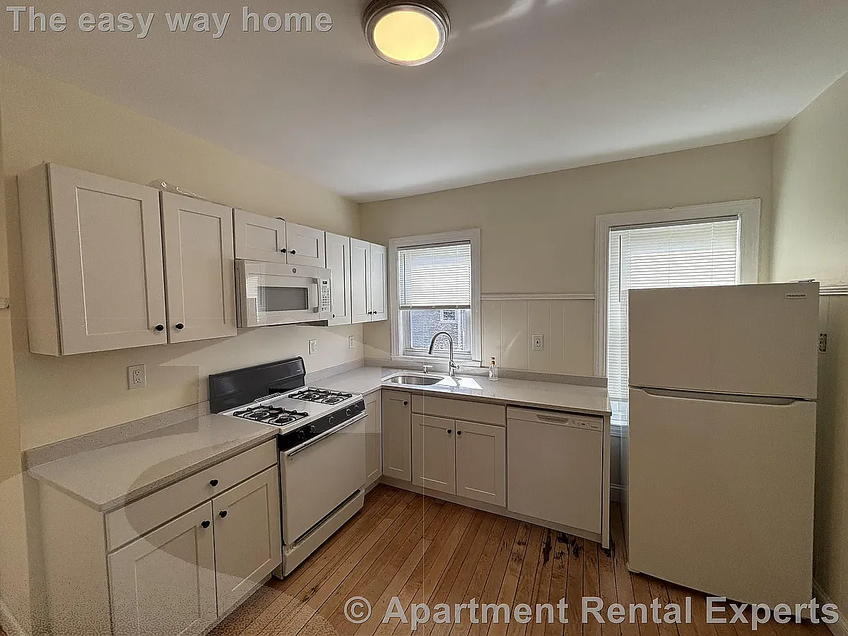 3 bed, 1350 sqft, $3,750 — Photo 2