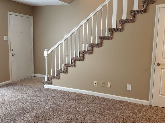 5th image of 9024 Countryside Ln APT C
