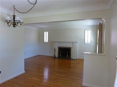 4th image of 20936 Kenmore Ave