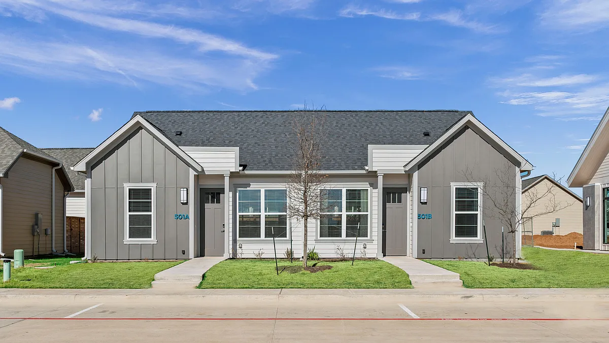 Building Photo - Avendale at The Colony