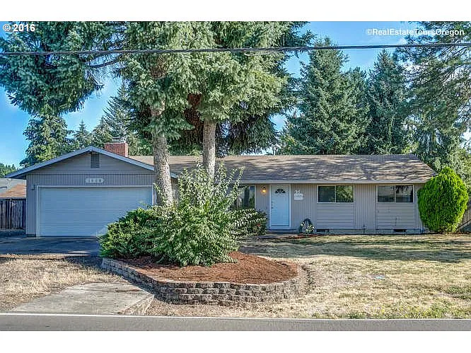 1609 NE Sunrise Ln photo 1