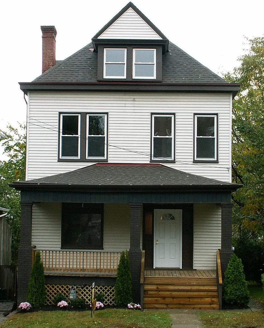 221 McKinley Ave photo 1