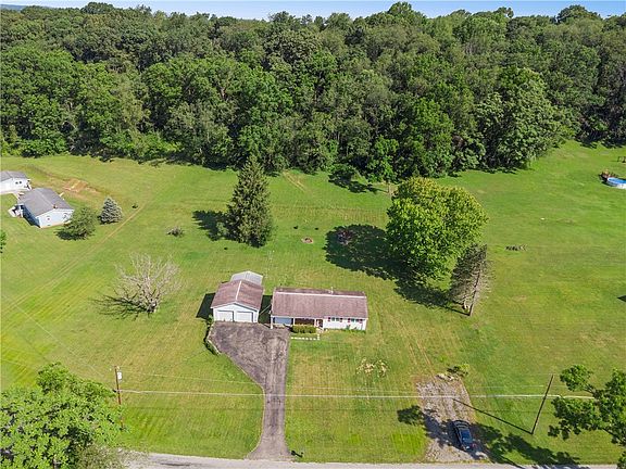 2nd image of 441 Moccasin Hollow Rd
