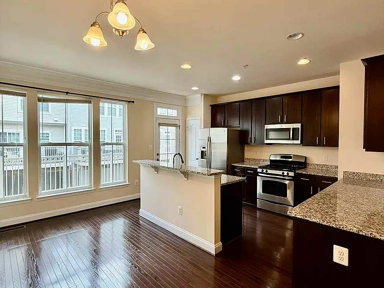 11918 Weybridge Ln — Photo 13