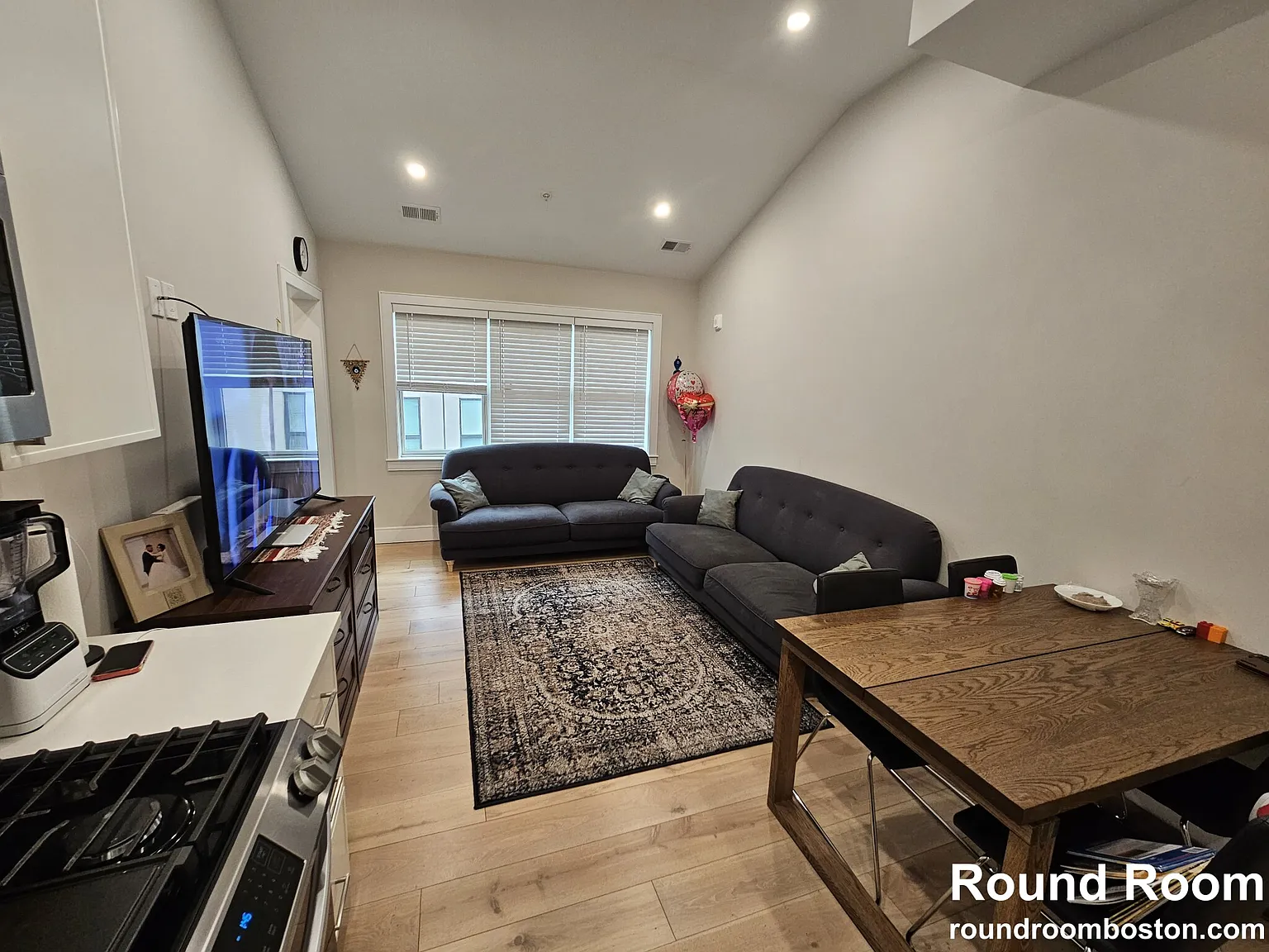 1 bed, 750 sqft, $2,700 — Photo 2