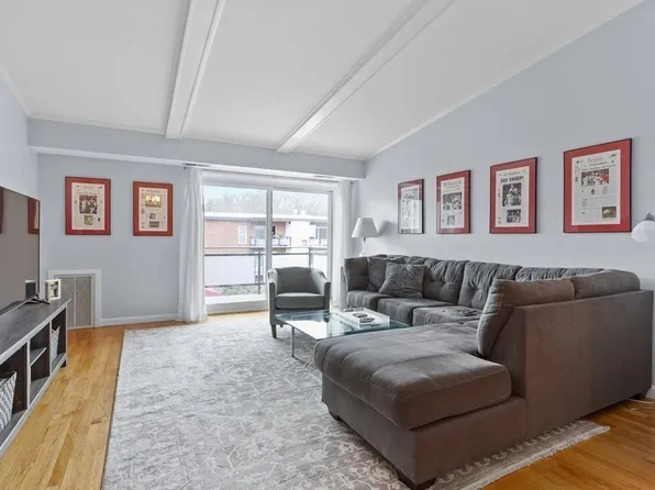 55 Broadlawn Park APT 16B, Chestnut Hill, MA 02467