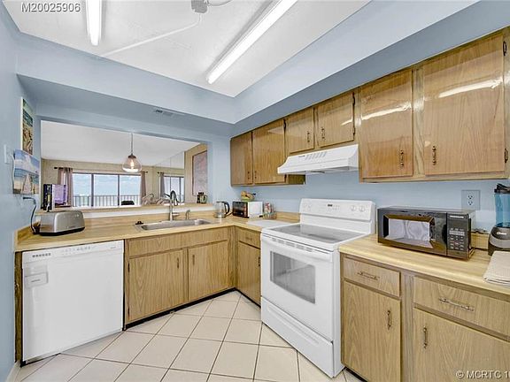 3rd image of 9490 S Ocean Dr APT 1010A