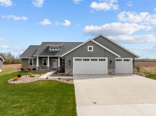 2233 Madelynn Ln, Neenah, WI 54956
