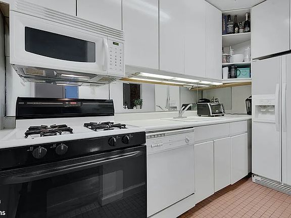 5th image of 425 E 78th St APT 4C